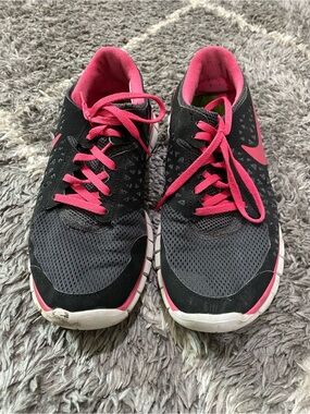 Nike Black and Pink Women's Athletic Sneakers